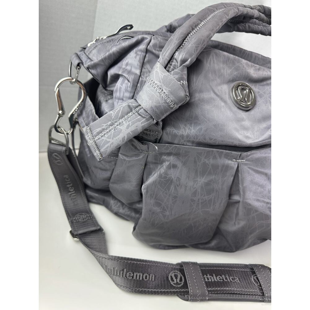 Lululemon Triumph Magnum Nesting Bird Gray Gym School Diaper Duffle Bag Rare HTF - Picture 3 of 16
